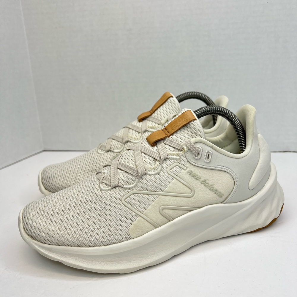 New Balance Womens Fresh Foam Roav V2 Running Sz 8M Eggshell/Gum XLNT COND.